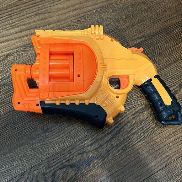 Nerf Doomlands Negotiator with Darts - Picture 2 of 5